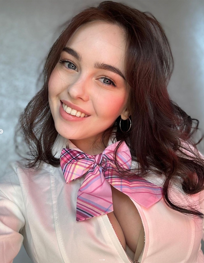 Julia Sweet Angel - Sensual Pantyhose